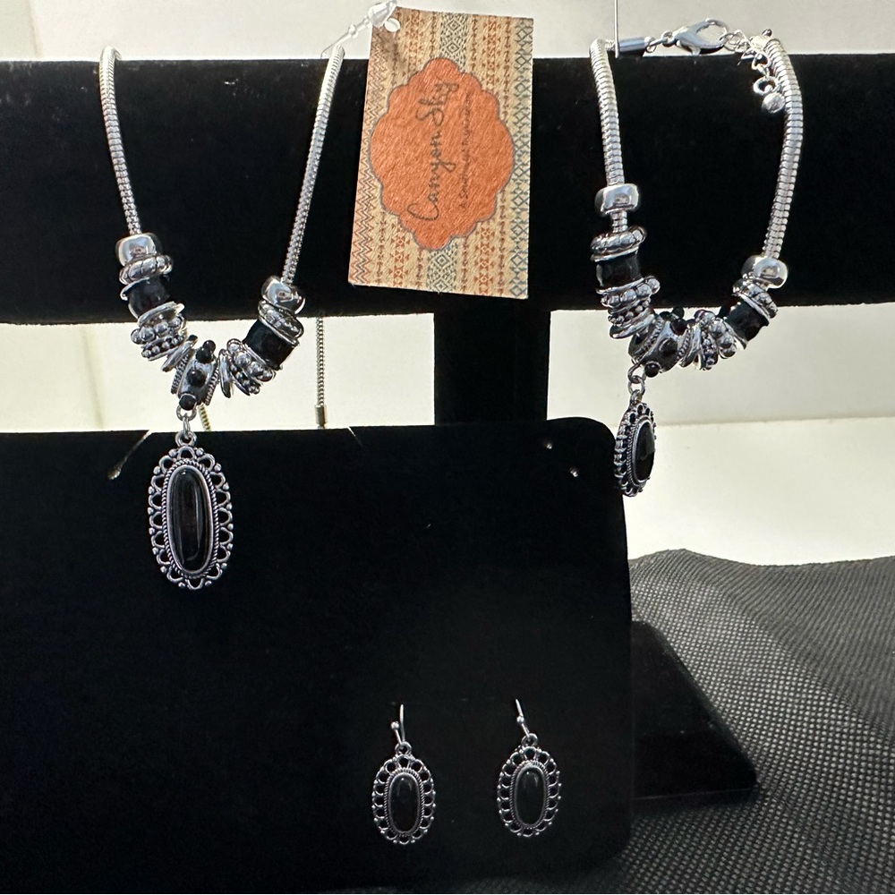 Black onyx, three-piece jewelry set.